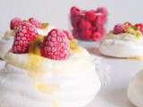 Mini Pavlova fruits de la passion-framboises