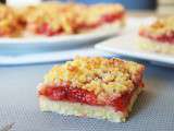 Carrés streusel aux fraises et à la noix de coco