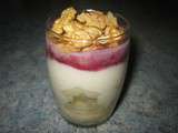 Verrine express poire-noix-yoghourt-miel-coulis de fruits rouges