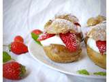 Petits choux, chantilly et fraises, le bonheur au bout du fouet