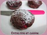 Petits gâteaux sans beurre  briochettes  cacao et framboises