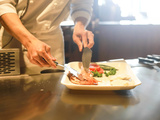 Chef à domicile à Paris : l’art de recevoir sans cuisiner