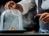 Fumoirs de table : un atout de chef pour sublimer vos plats maison