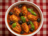 Quenelles à la sauce tomate et olives
