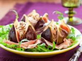 Salade de roquette au jambon et aux figues fraîches