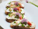 Tartine de fromage petits pois et crevettes