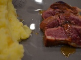 Magret de canard, sauce au miel, écrasé de pommes de terre