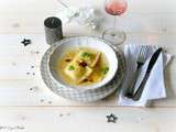 Ravioli aux morilles, truffes et ricotta dans un bouillon