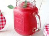 Smoothies aux framboises, lait de riz et à la menthe