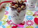 Sundae au lait d’amande, aux amélanches et éclats d’amandes caramélisées