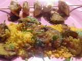 Brochettes de poulet au couscous et courgettes