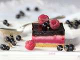 Entremet framboise-citron et gelée de cassis