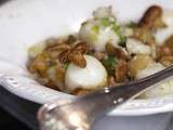 Fricassée de st-jacques au vin jaune, girolles et éclats de marrons