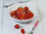 Nage de fraises à l’orange et basilic et sorbet express