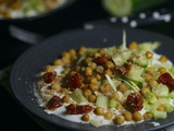 Salade pois chiches grillés concombres et crème de feta au gomasio