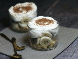 Verrines de banane biscuit caramel et chantilly au chocolat blanc