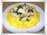 Tagliatelles safranées, courgettes et poulet