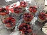 Panacotta vanille Coulis de fraises Fruits r