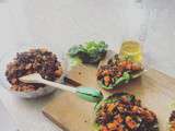 Lentilles et courge sur feuilles de salade