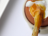 Œuf à la coque et mouillettes d’asperges rôties : le petit luxe du quotidien