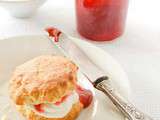 Scones et confiture de fraises