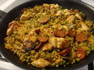 Paella au poulet et au chorizo