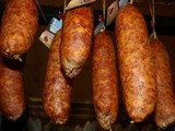 Franchement fumées, les saucisses et andouilles