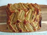 Gâteau à la banane et à la rhubarbe