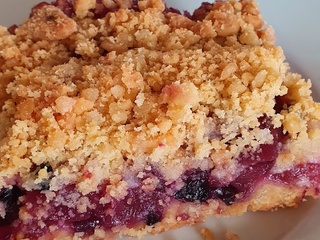 Gâteau crumble aux pommes et au cassis