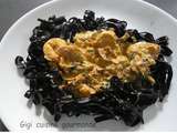 Tagliatelles encre de seiches chorizo et crevettes