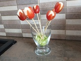 Tulipes de tomates cerises et mozzarella