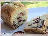 Cake aux amandes et aux fraises séchées