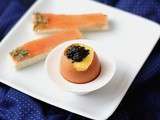 {8} Oeufs brouillés au caviar