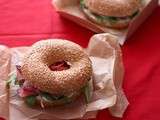 Bagel pour changer des burgers: boeuf et jambon cru