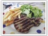 Plat du jour : Grillades de porc/frites/salade