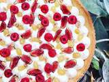 Tarte aux fruits de saison : raisin, figues, framboises et noisettes