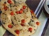 Fougasse sauge, tomates cerises, olives noires