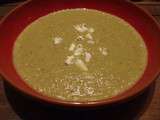 Soupe de chou romanesco et petits pois au roquefort