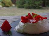 Presque une pavlova aux fraises