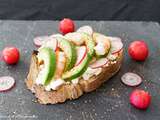 Tartine à la brousse, avocat et crevettes