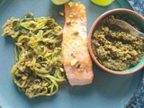 Saumon grillé, julienne de courgettes au pesto d’épinards