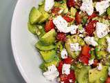 Salade de fraises, avocat et fromage frais