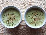 Matcha latte au lait de sésame grillé