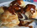 Profiteroles sauce pralinée et glace caramel au beurre salé