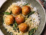 Boulettes de poulet et risotto d’orzo au parmesan et sauge