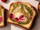 Cake marbré matcha-framboises, le dessert qui cartonne partout