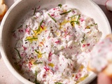 Tzatziki au radis rose, le dip grec qui voit la vie en rose