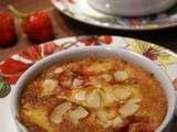 Fondant aux amandes, fraises et mangues, comme un gratin de fruits express