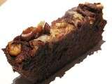 Cake chocolat-poire sur crumble de fruits secs