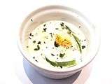 Oeuf cocotte aux asperges, basilic, copeaux de parmesan